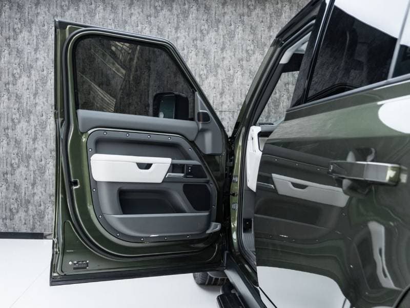 2026 Land Rover Defender X Dynamic HSE P400 thumbnail 7