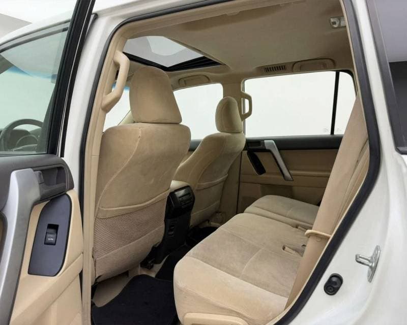 2016 Toyota Prado GXR thumbnail 8