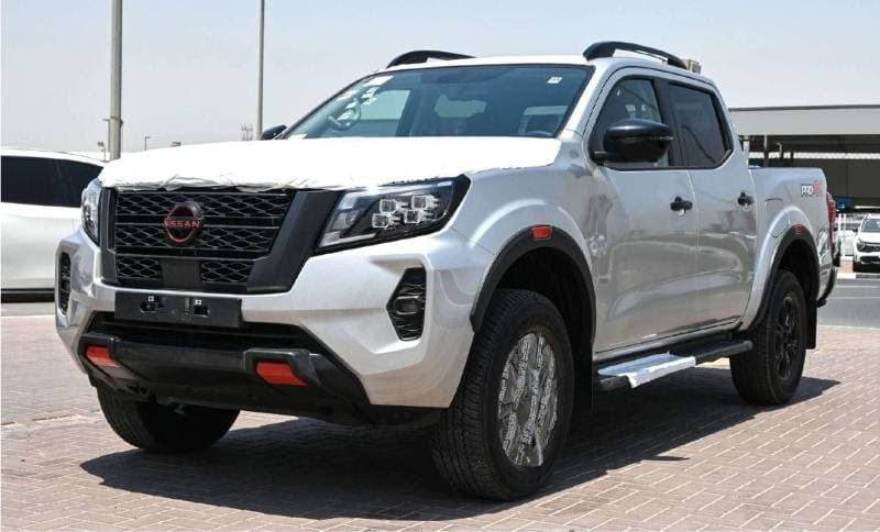 2025 Nissan Navara thumbnail 2