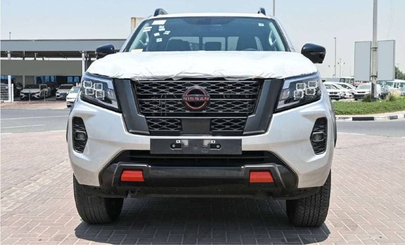 2025 Nissan Navara thumbnail 3