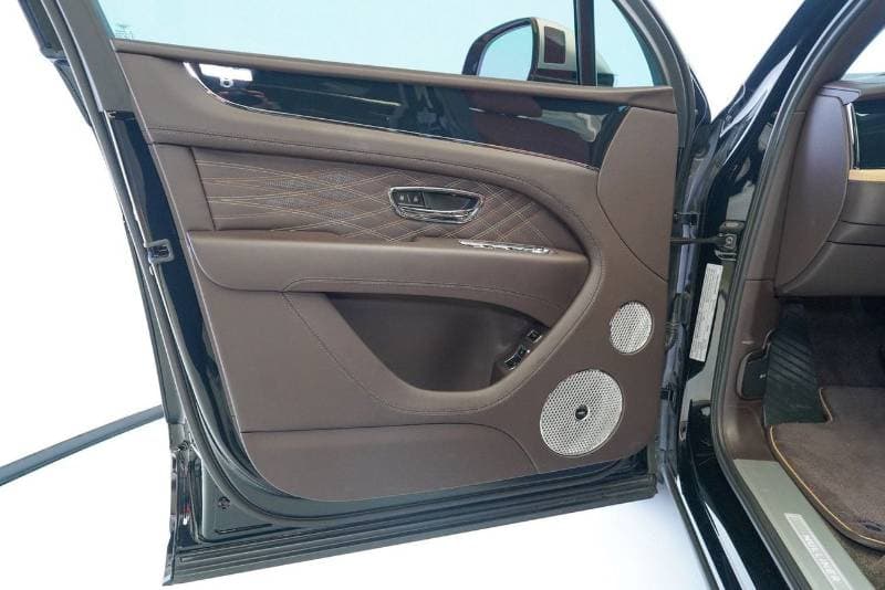 2024 Bentley Bentayga AZURE EWB thumbnail 6
