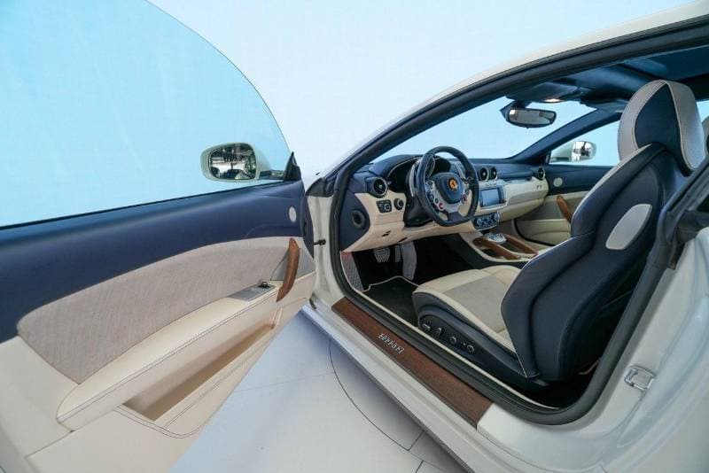 2015 Ferrari FF STANDARD thumbnail 7