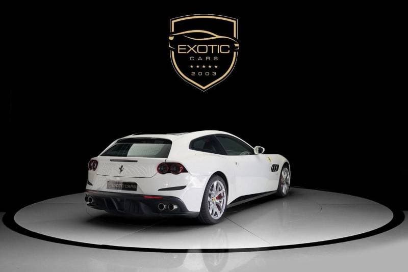 2020 Ferrari GTC4 LUSSO thumbnail 3
