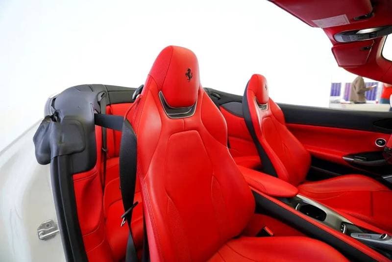 2019 Ferrari Portofino STANDARD thumbnail 7