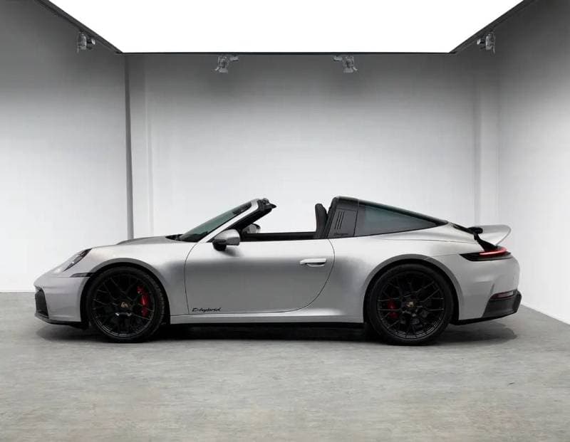 2025 Porsche 911 TARGA 4GTS thumbnail 2