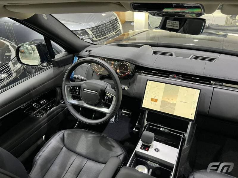 2026 Land Rover Range Rover HSE P530 thumbnail 4