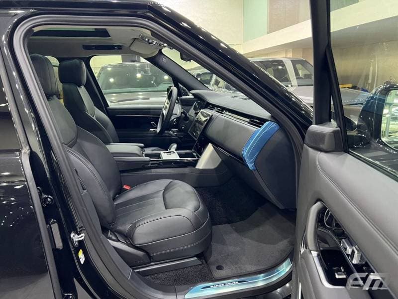 2026 Land Rover Range Rover HSE P530 thumbnail 8