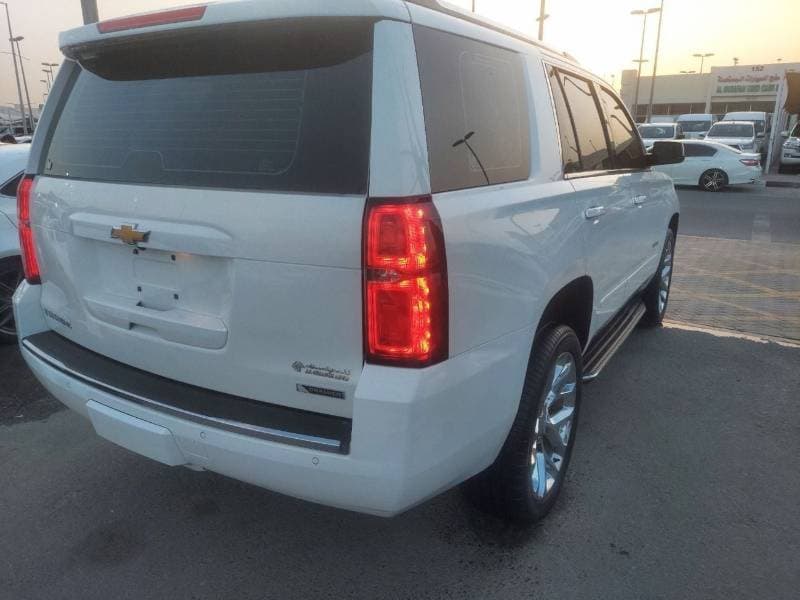 2018 Chevrolet Tahoe LTZ thumbnail 3