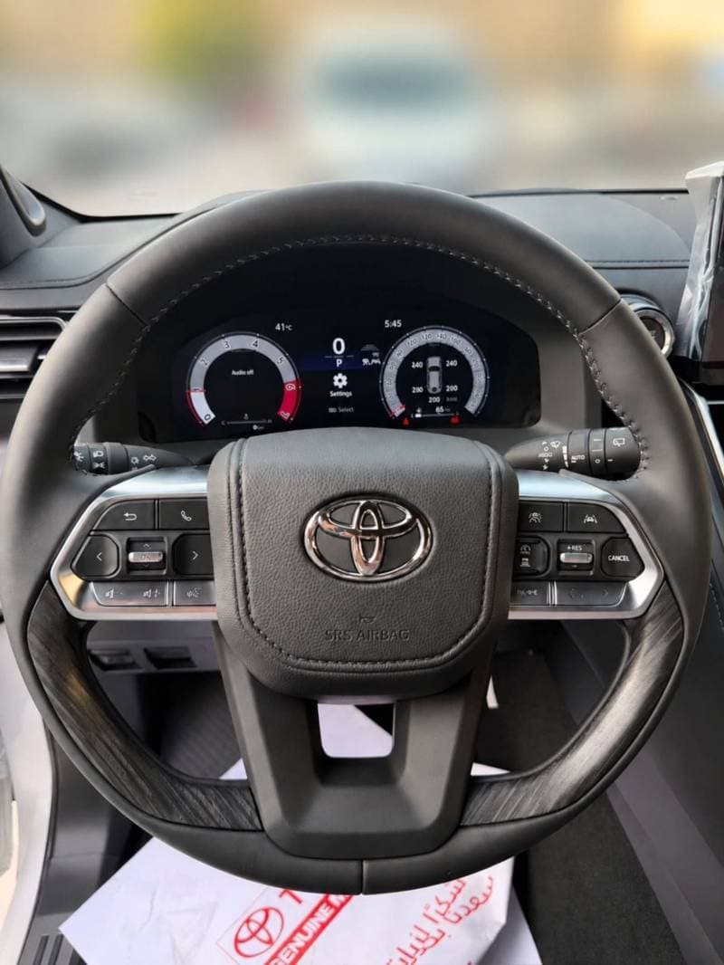 2026 Toyota Land Cruiser VXR thumbnail 3