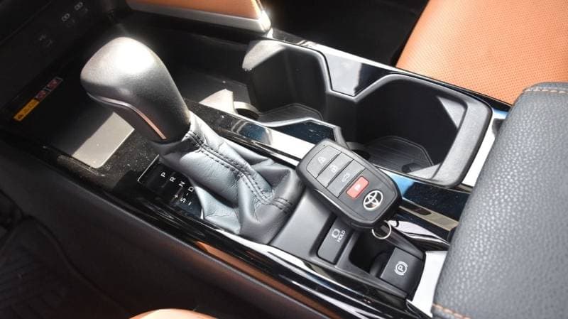 2025 Toyota Camry SPORT HEV thumbnail 4