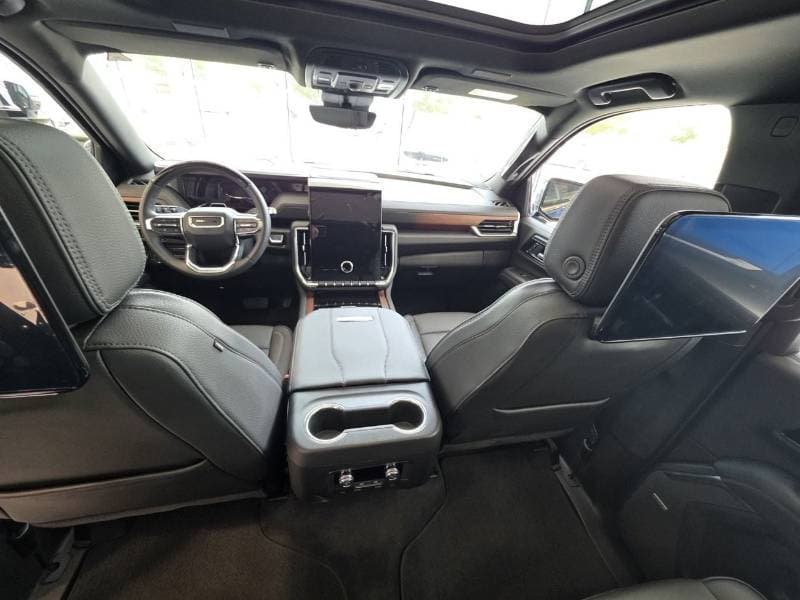 2025 GMC Yukon DENALI thumbnail 7