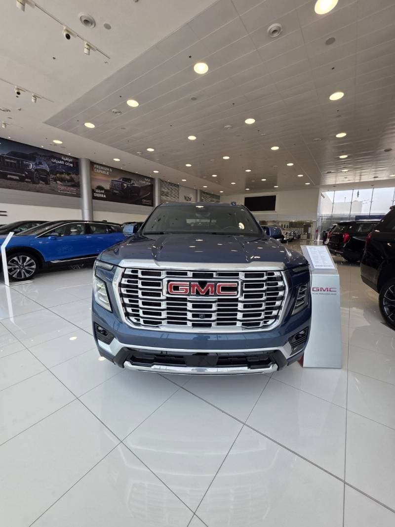 2025 GMC Yukon DENALI thumbnail 2