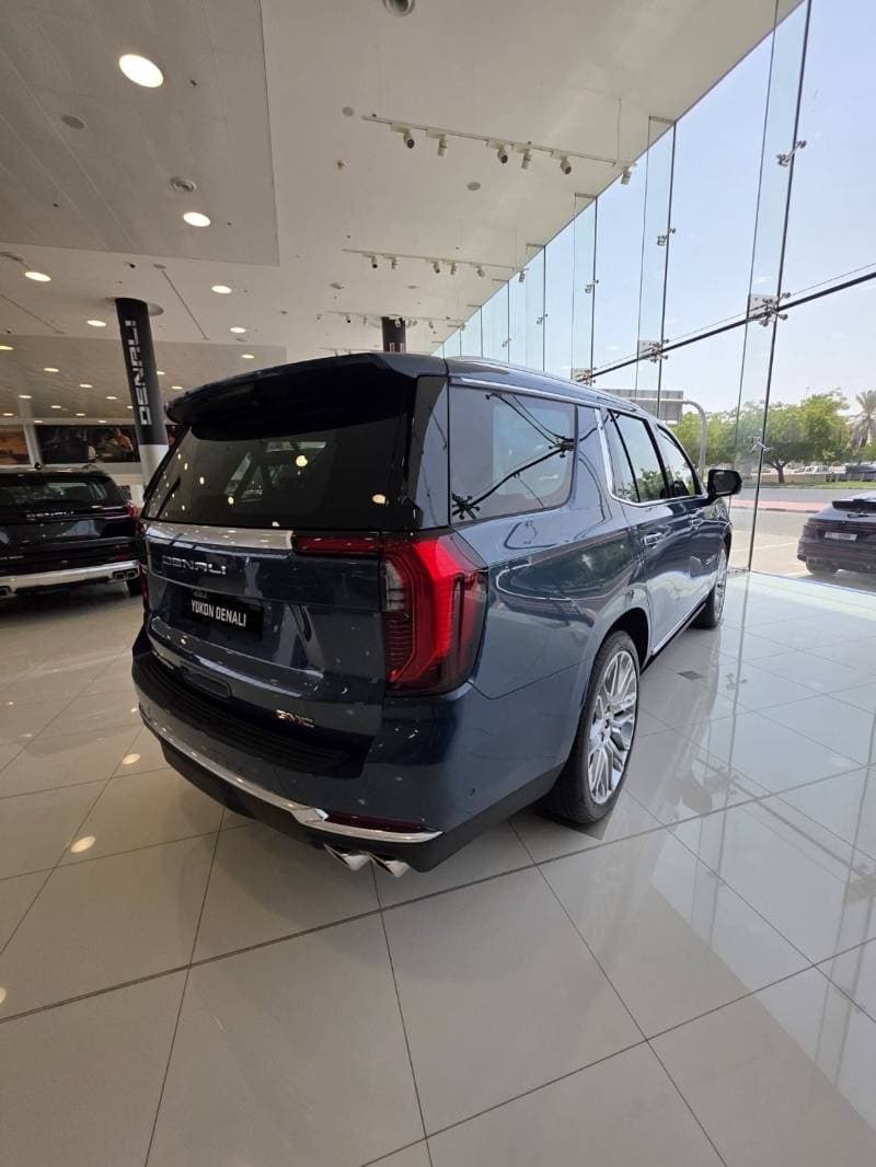 2025 GMC Yukon DENALI thumbnail 4