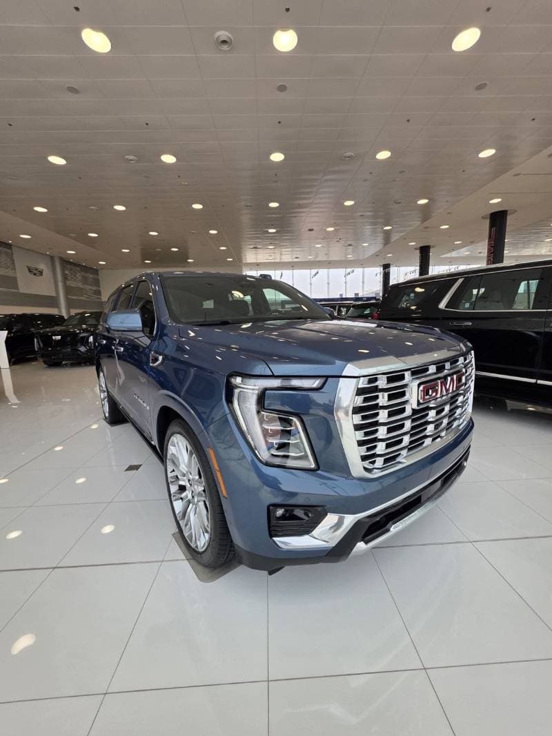 2025 GMC Yukon DENALI thumbnail 3