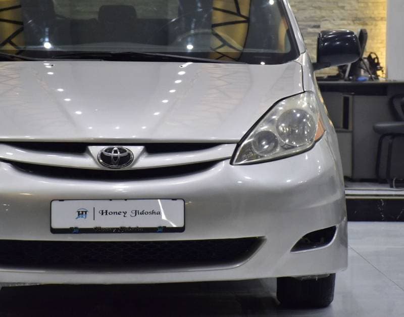 2008 Toyota Sienna LE thumbnail 4