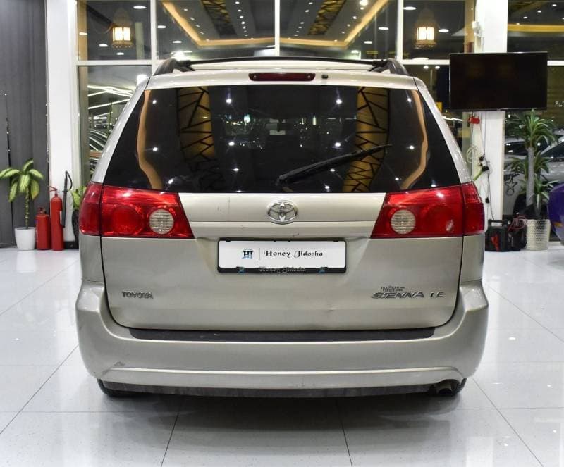 2008 Toyota Sienna LE thumbnail 5