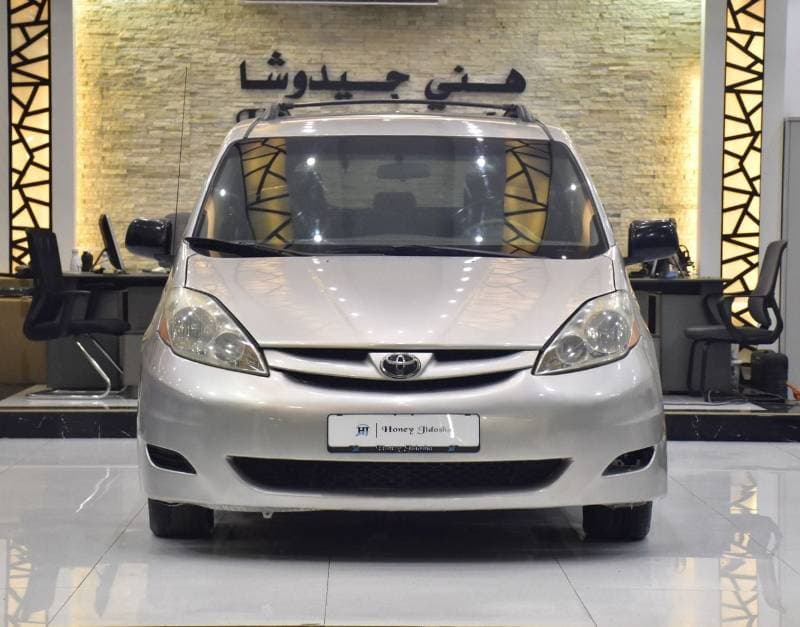 2008 Toyota Sienna LE thumbnail 2