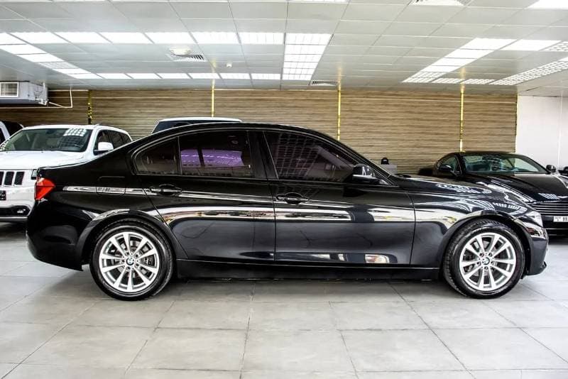 2018 BMW 318i STANDARD thumbnail 4