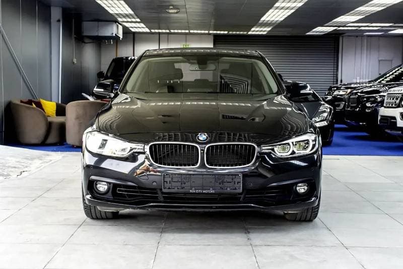 2018 BMW 318i STANDARD