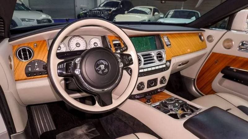 2017 Rolls Royce Dawn thumbnail 4