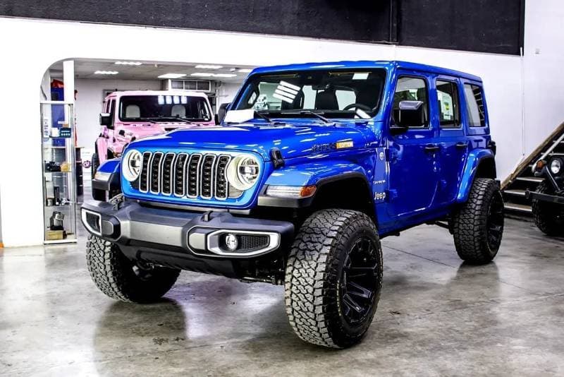 2024 Jeep Wrangler SAHARA thumbnail 3
