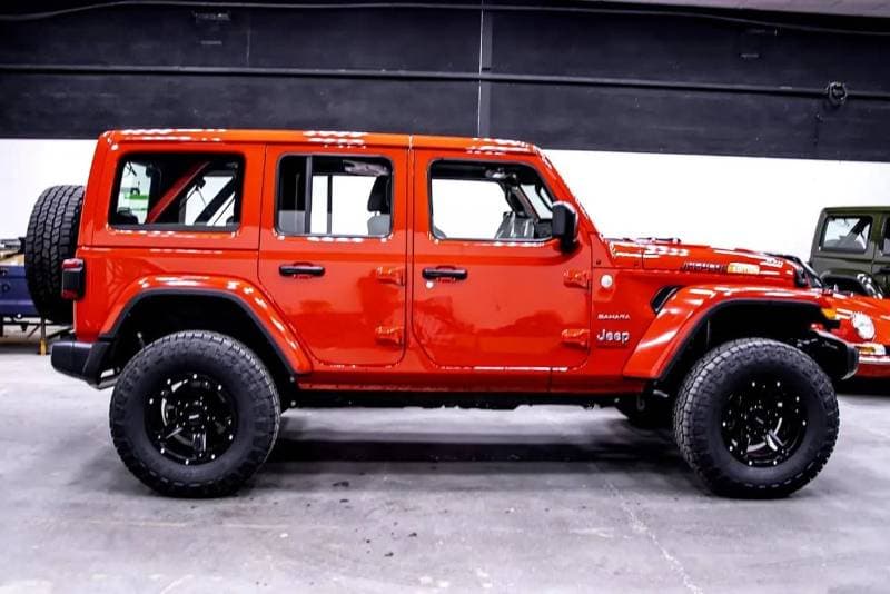 2024 Jeep Wrangler SAHARA thumbnail 4