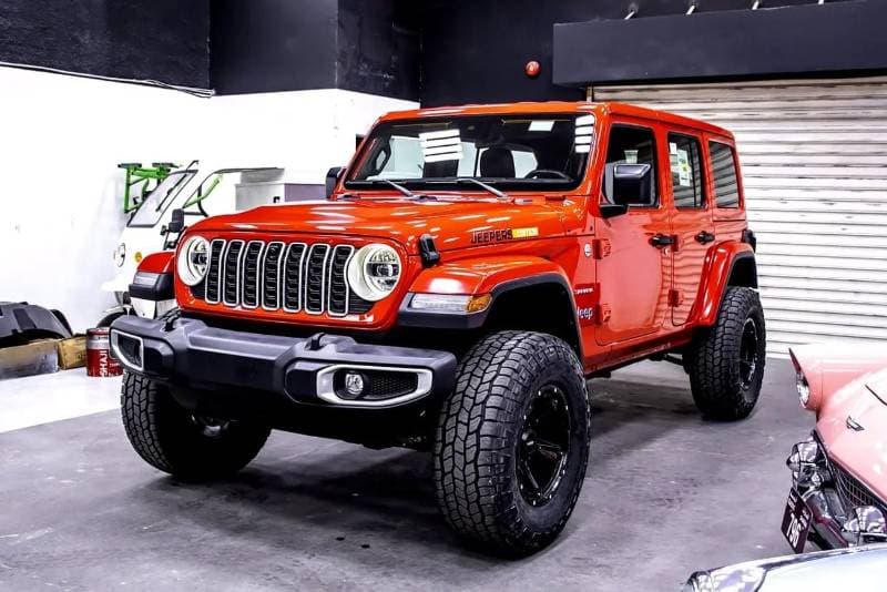 2024 Jeep Wrangler SAHARA thumbnail 3