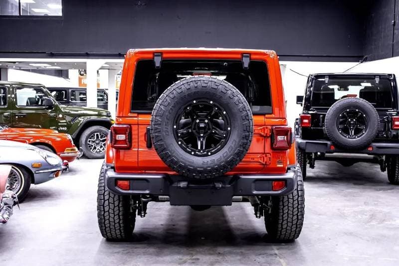 2024 Jeep Wrangler SAHARA thumbnail 8