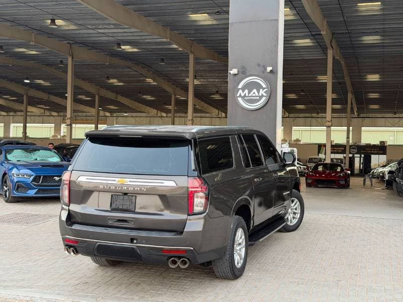 2021 Chevrolet Suburban LS thumbnail 3