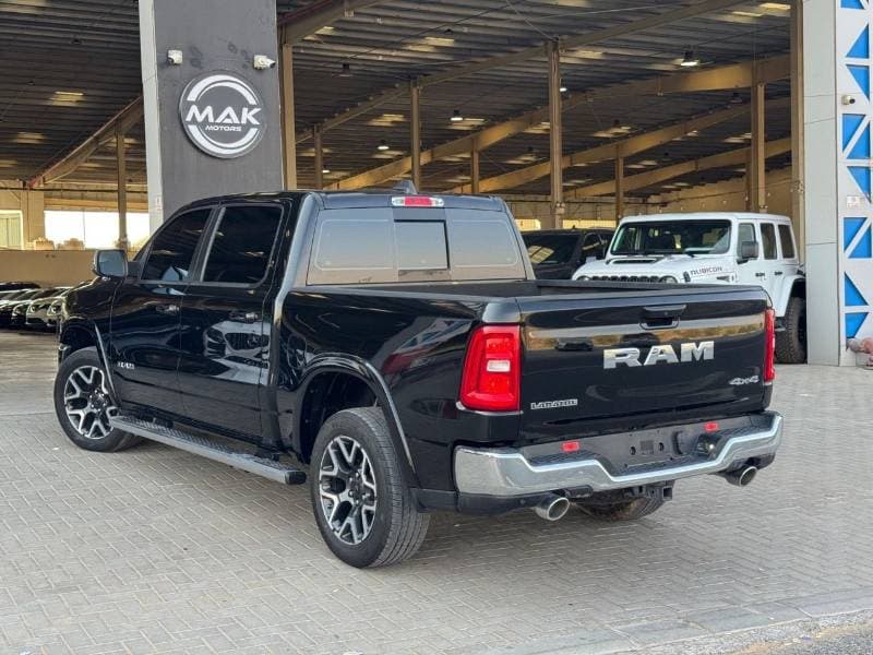 2025 RAM Laramie V6 3.0L thumbnail 4