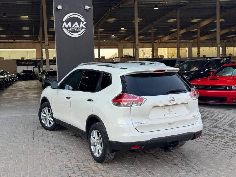 2016 Nissan Rogue thumbnail 4