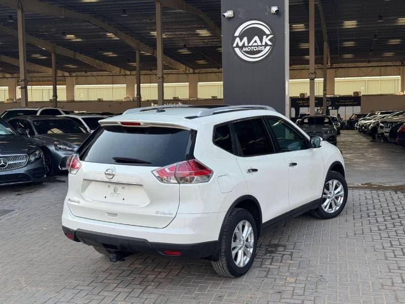 2016 Nissan Rogue thumbnail 3