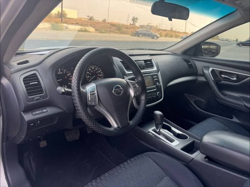2016 Nissan Altima SV thumbnail 6
