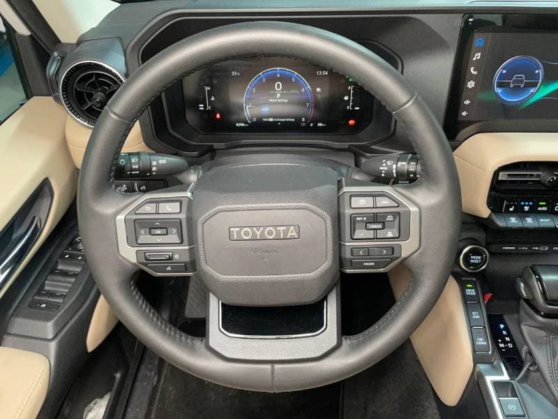 2025 Toyota Prado GXL thumbnail 8