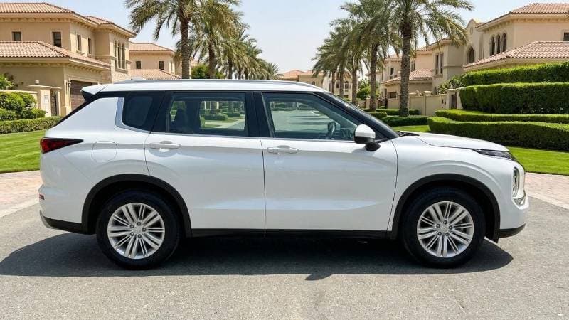 2023 Mitsubishi Outlander GLX MIDLINE thumbnail 3