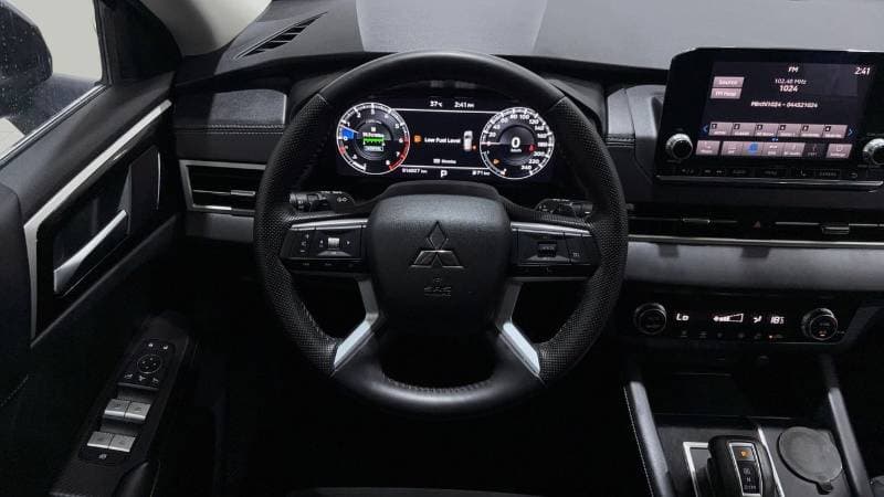 2024 Mitsubishi Outlander thumbnail 8