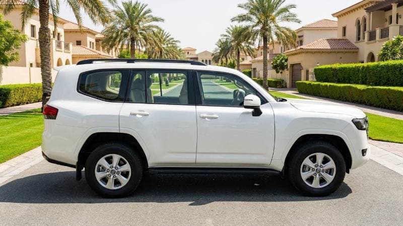2023 Toyota Land Cruiser GXR thumbnail 3