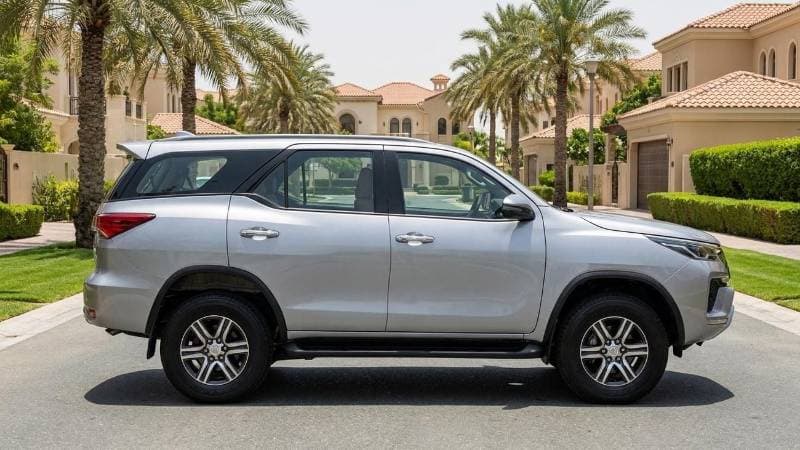 2024 Toyota Fortuner EXR thumbnail 3