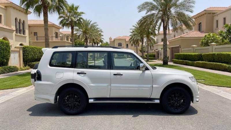 2020 Mitsubishi Pajero GLS HIGHLINE thumbnail 3