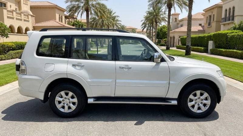 2018 Mitsubishi Pajero GLS MIDLINE thumbnail 3