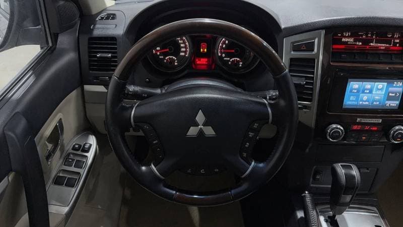 2019 Mitsubishi Pajero GLS HIGHLINE thumbnail 8