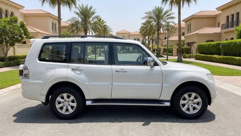 2017 Mitsubishi Pajero GLS MIDLINE thumbnail 3