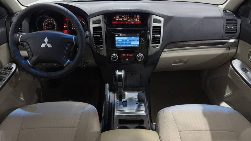 2017 Mitsubishi Pajero GLS MIDLINE thumbnail 7