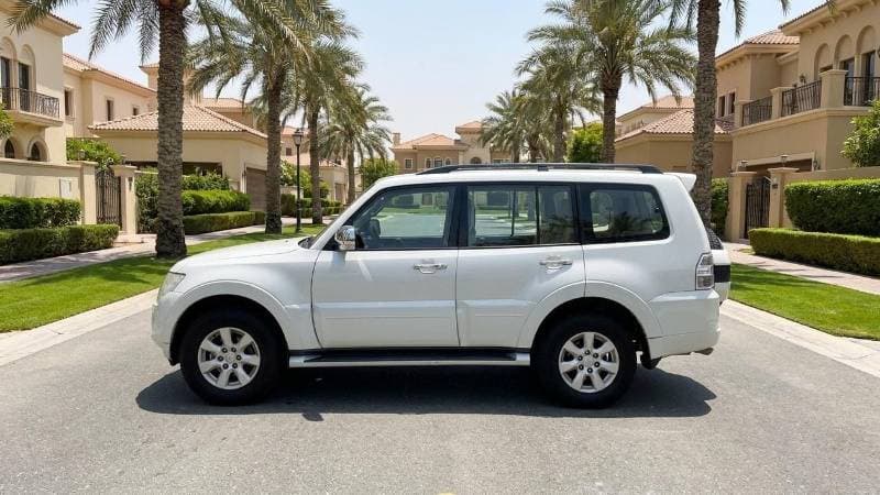 2017 Mitsubishi Pajero GLS MIDLINE thumbnail 5