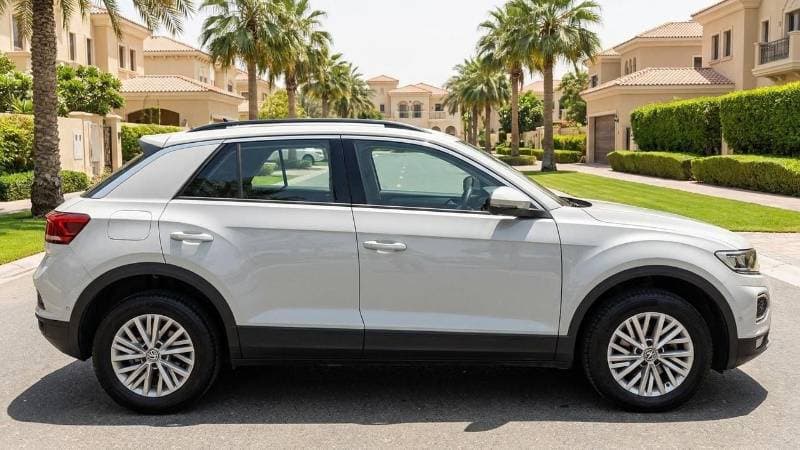 2024 Volkswagen T ROC LIFE thumbnail 3