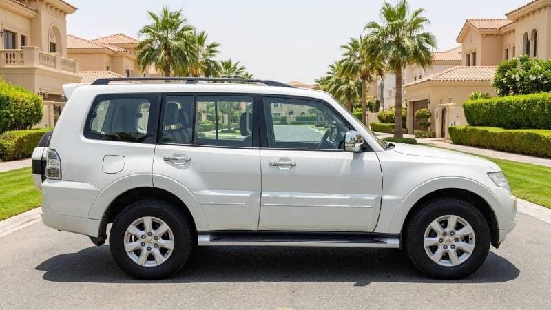 2022 Mitsubishi Pajero thumbnail 3