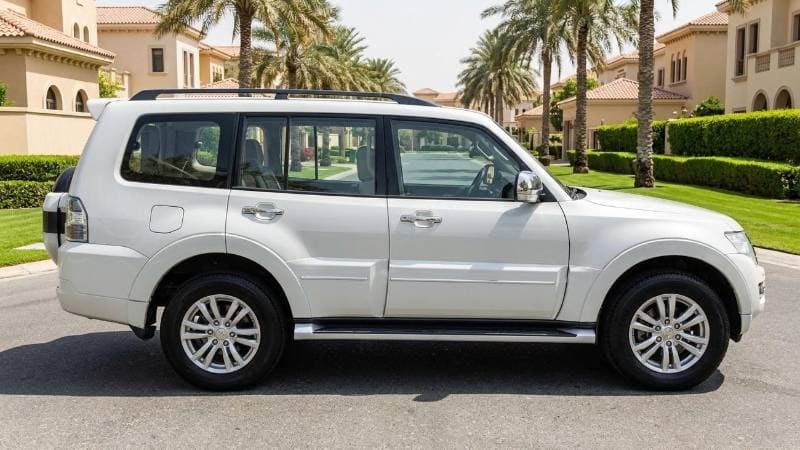 2020 Mitsubishi Pajero GLS HIGHLINE thumbnail 3