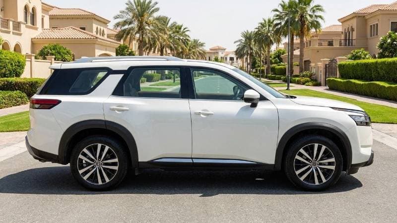 2024 Nissan Pathfinder SL thumbnail 3