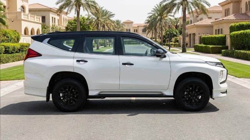 2023 Mitsubishi Montero Sport thumbnail 3