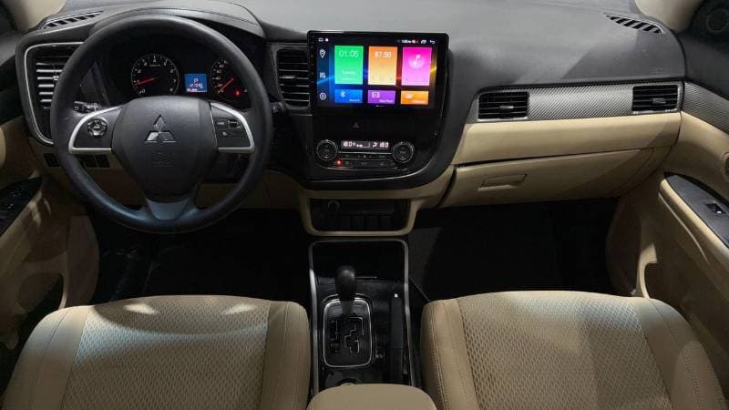 2017 Mitsubishi Outlander thumbnail 7